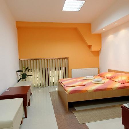 Hostel Paparazzo & Apartmens Kikinda Стая снимка