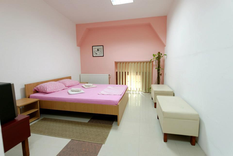 Hostel Paparazzo & Apartmens Kikinda Стая снимка