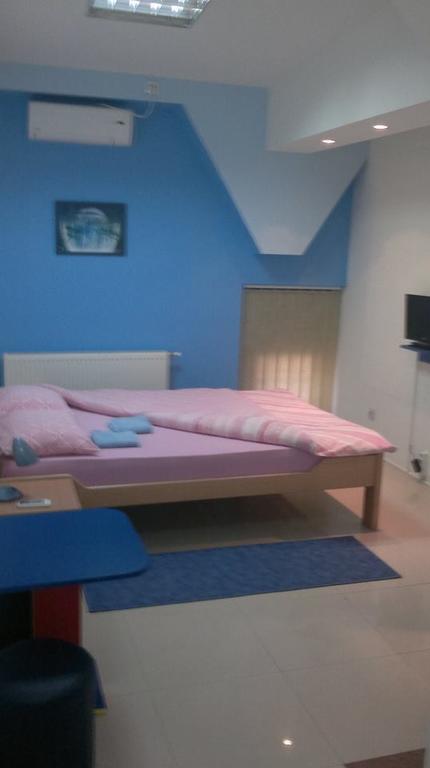Hostel Paparazzo & Apartmens Kikinda Стая снимка